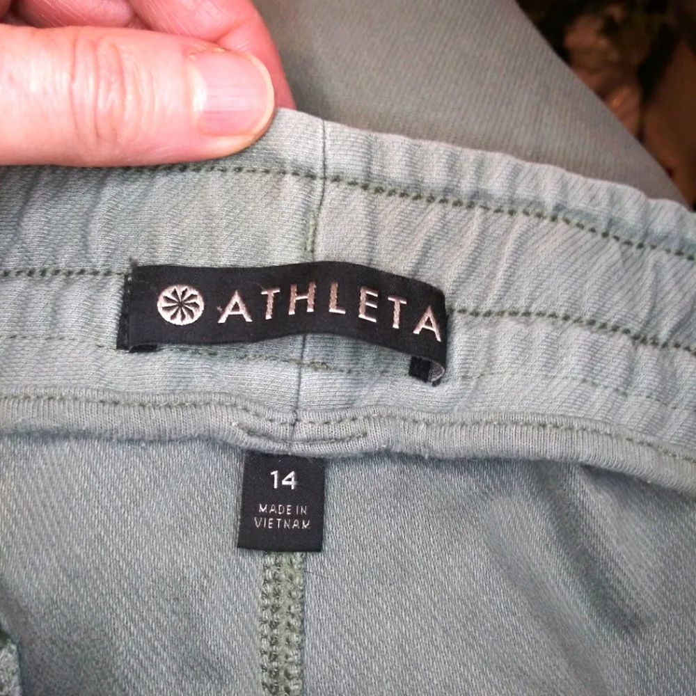 Athleta Light Olive Twill Farallon Skirt - Picture 4 of 7
